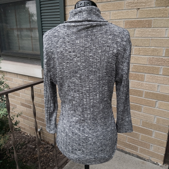 VGUC Maurices ribbed turtleneck tunic w/ ruching, sz M - Picture 4 of 7